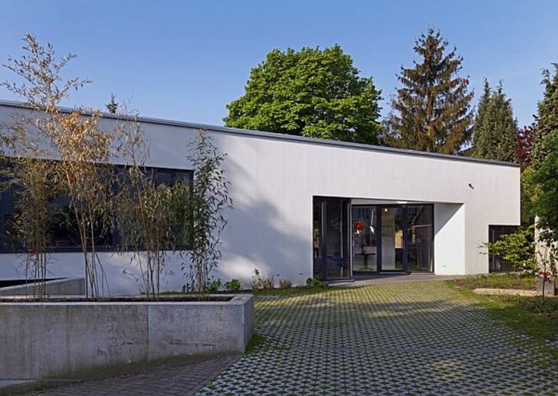 Modern Villa Eindhoven by De Bever Architecten
