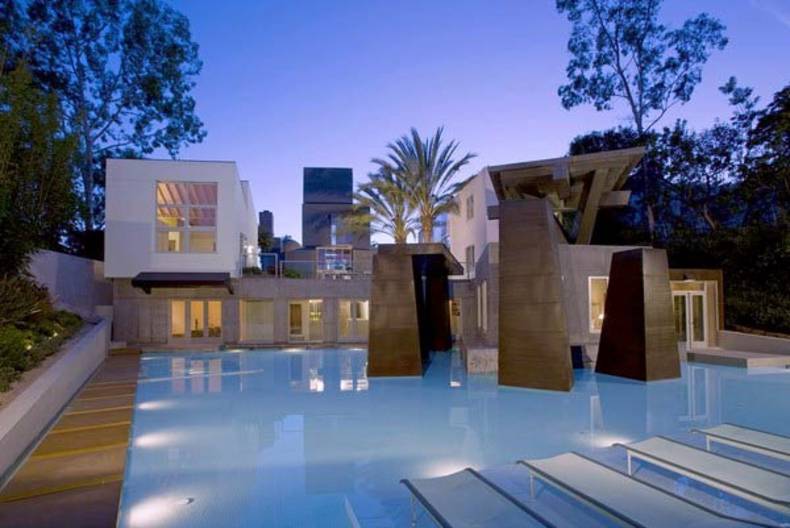 Gorgeous Schnabel House by Frank Gehry