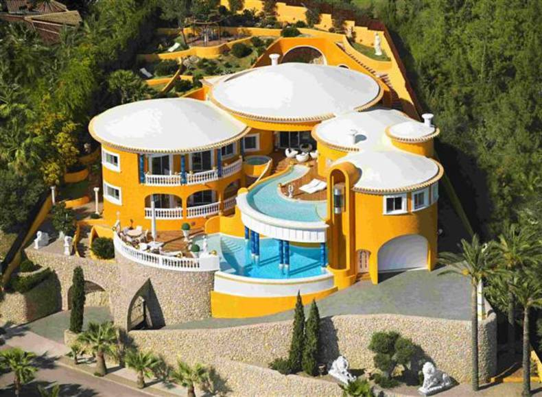 Fabulous Colani Spanish Villa by Luigi Colani
