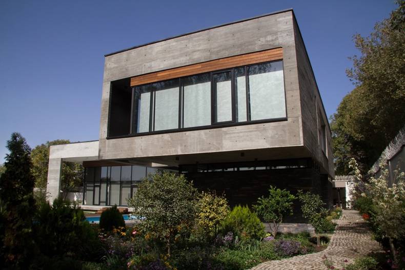 Villa Kiani by Iranian Architects Makan Rahmanian and Kamran Heirati