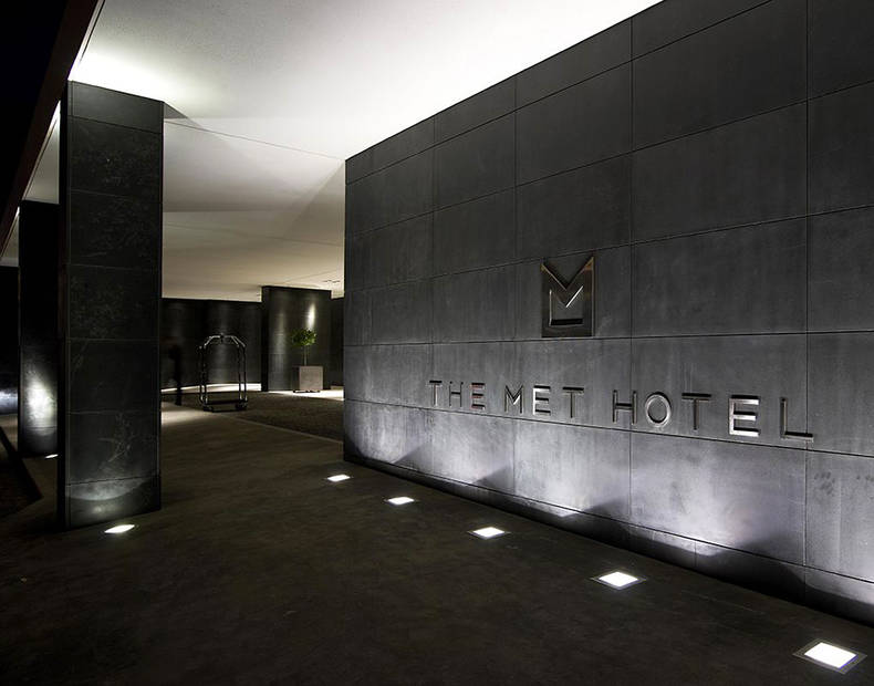 Ultramodern Met Hotel in Greece
