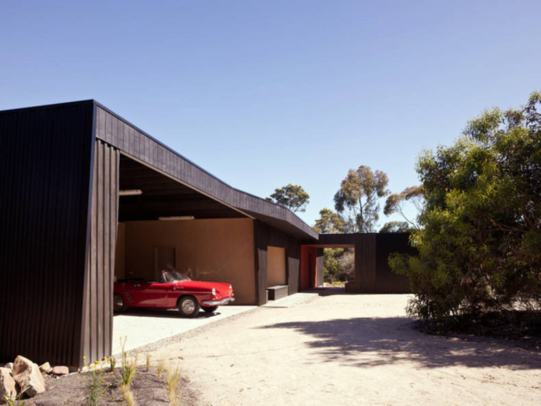 Somers Courtyard House by Rowan Opat Architects