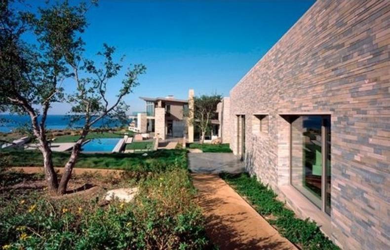 Extraordinary Coast House in California by Marmol Radziner Architecture