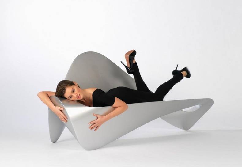 Form Follows Function Sofa: All Functions From A Single Line