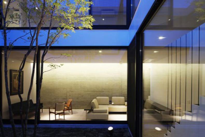 Shift House by Apollo Architects & Associates
