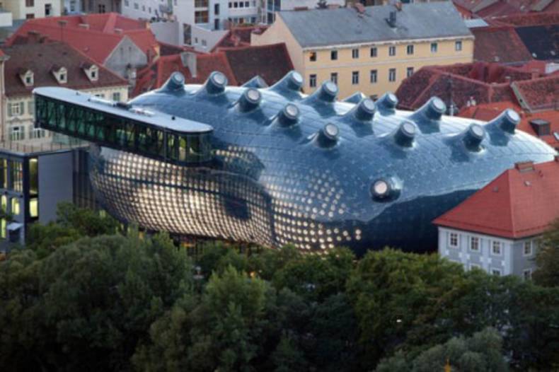 Some Of The World&rsquo;s Most Unusual Curvy Buildings