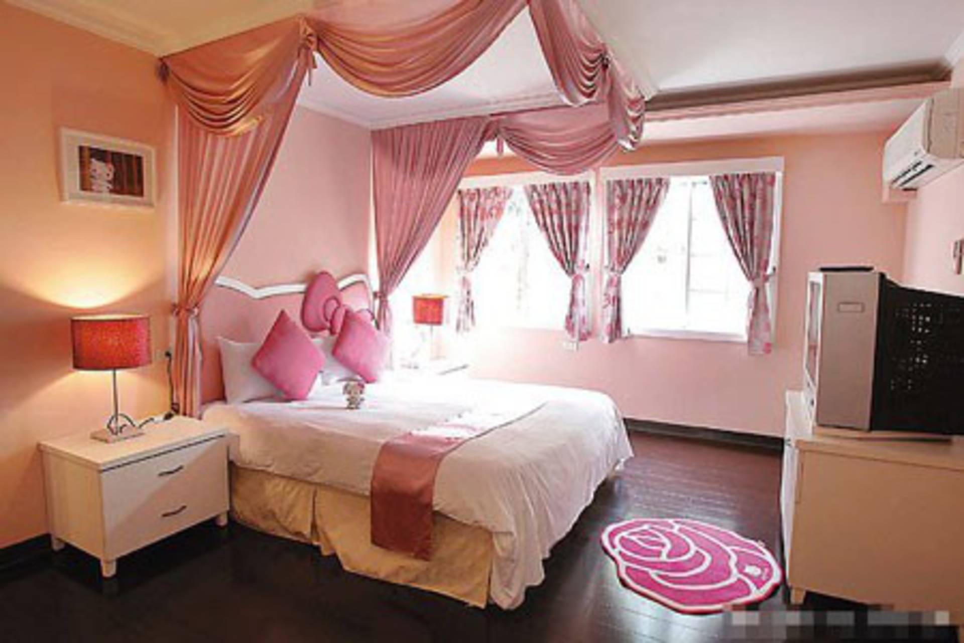 The House  Of A Dream Coloured Pink Hello  Kitty  Theme 