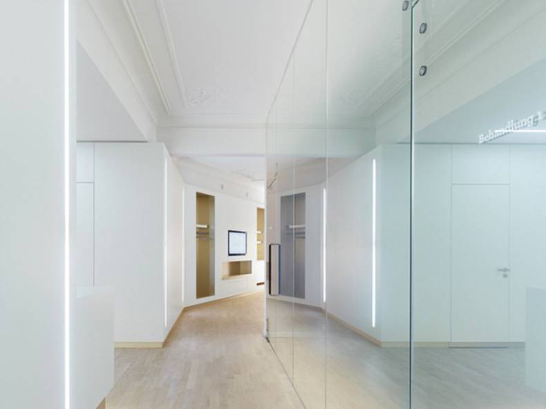 Welcoming Weissraum Dental Surgery by Ippolito Fleitz Group