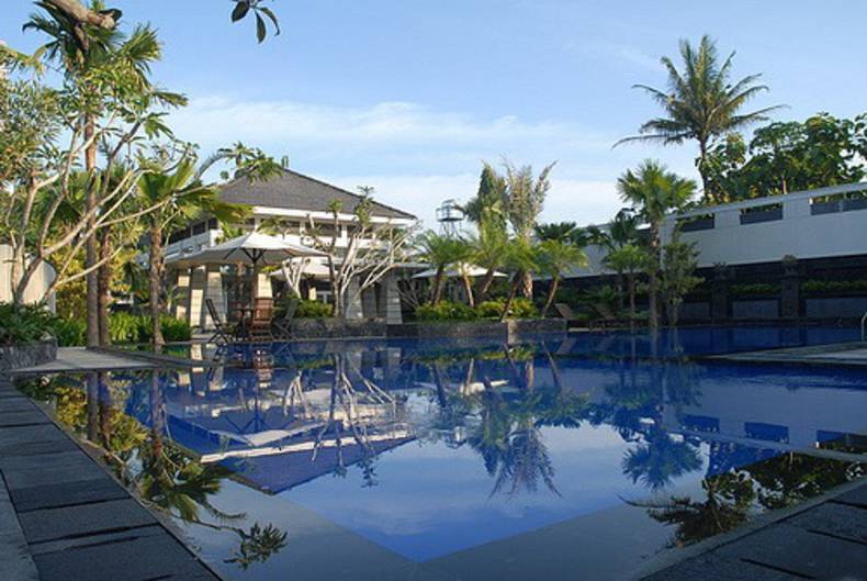 Tropical Bale Hinggil Residence in Yogyakarta, Indonesia