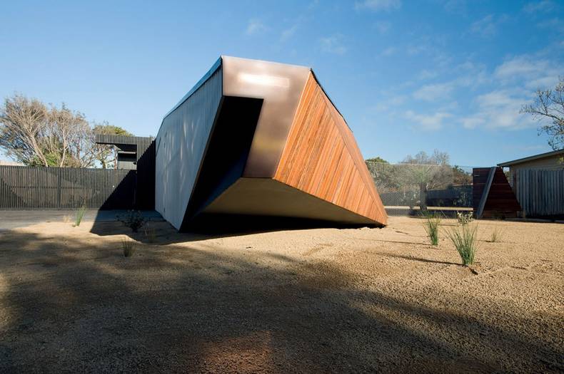 Unique Letterbox House in Australia by McBride Charles Ryan