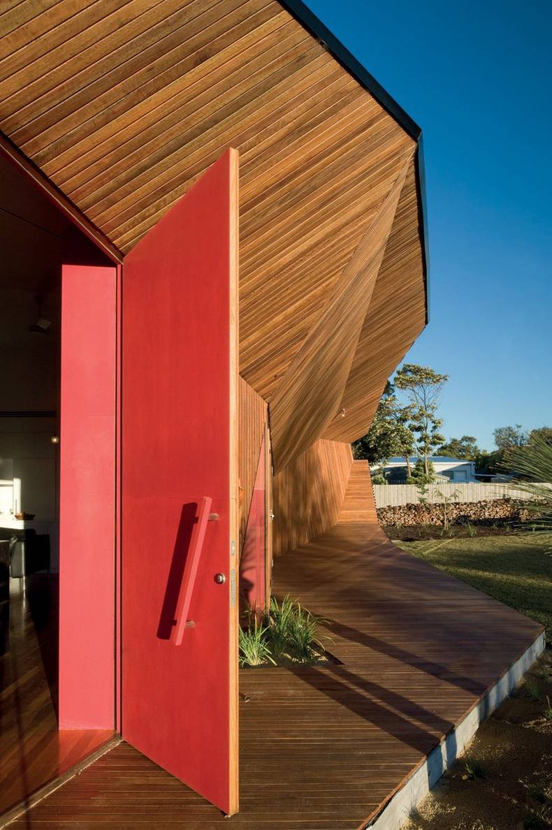 Unique Letterbox House in Australia by McBride Charles Ryan