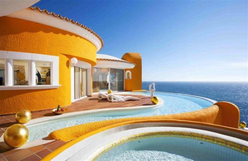Fabulous Colani Spanish Villa by Luigi Colani