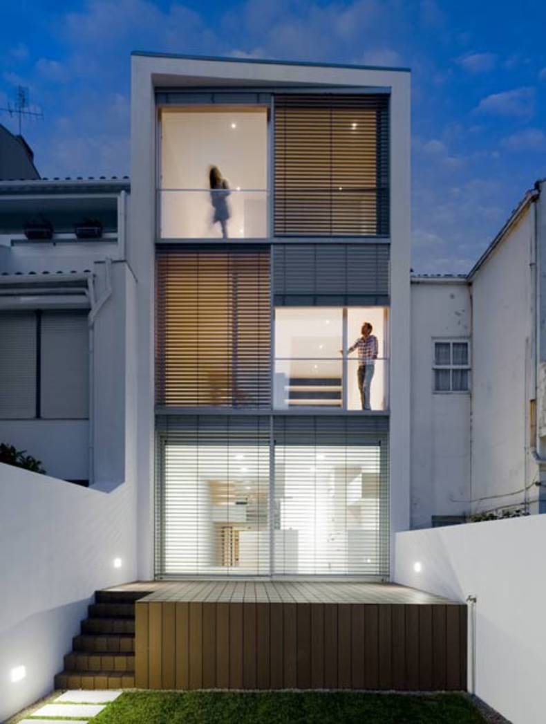 Cool House 77 with Aluminium Shutters by dIONISO LAB