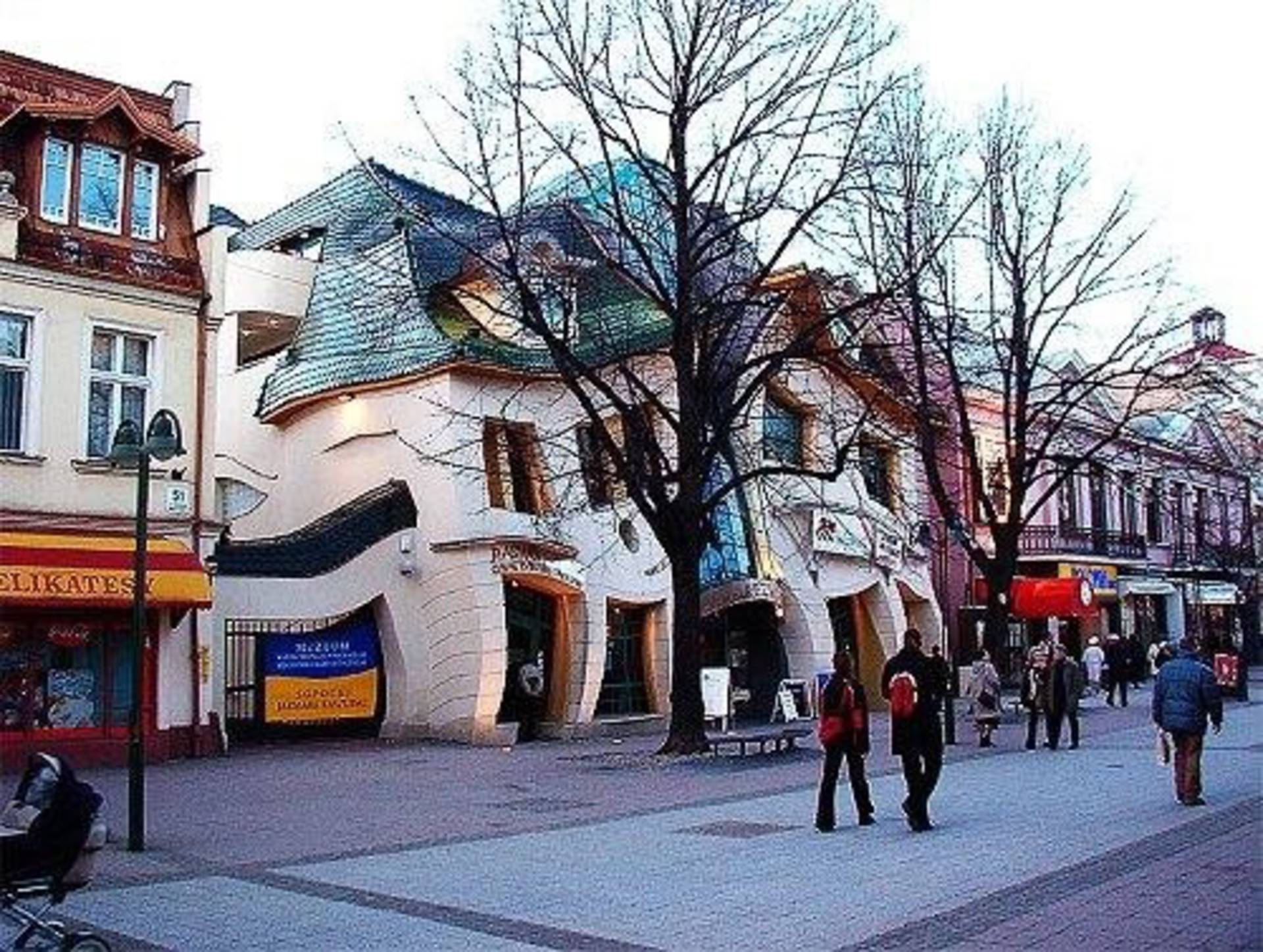 The Crooked House in Sopot, Poland: Coming from the Fairy ...