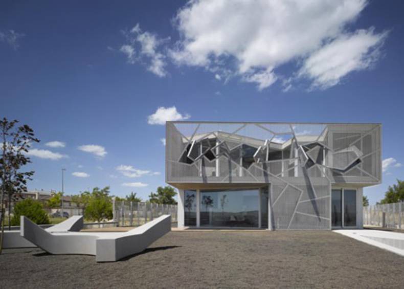 The Modern Geometric House Design: Casa Zafra by Eduardo Arroyo of No.Mad Architects