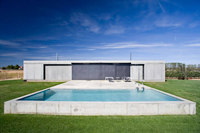 Country House in Zamora by Javier de Antón