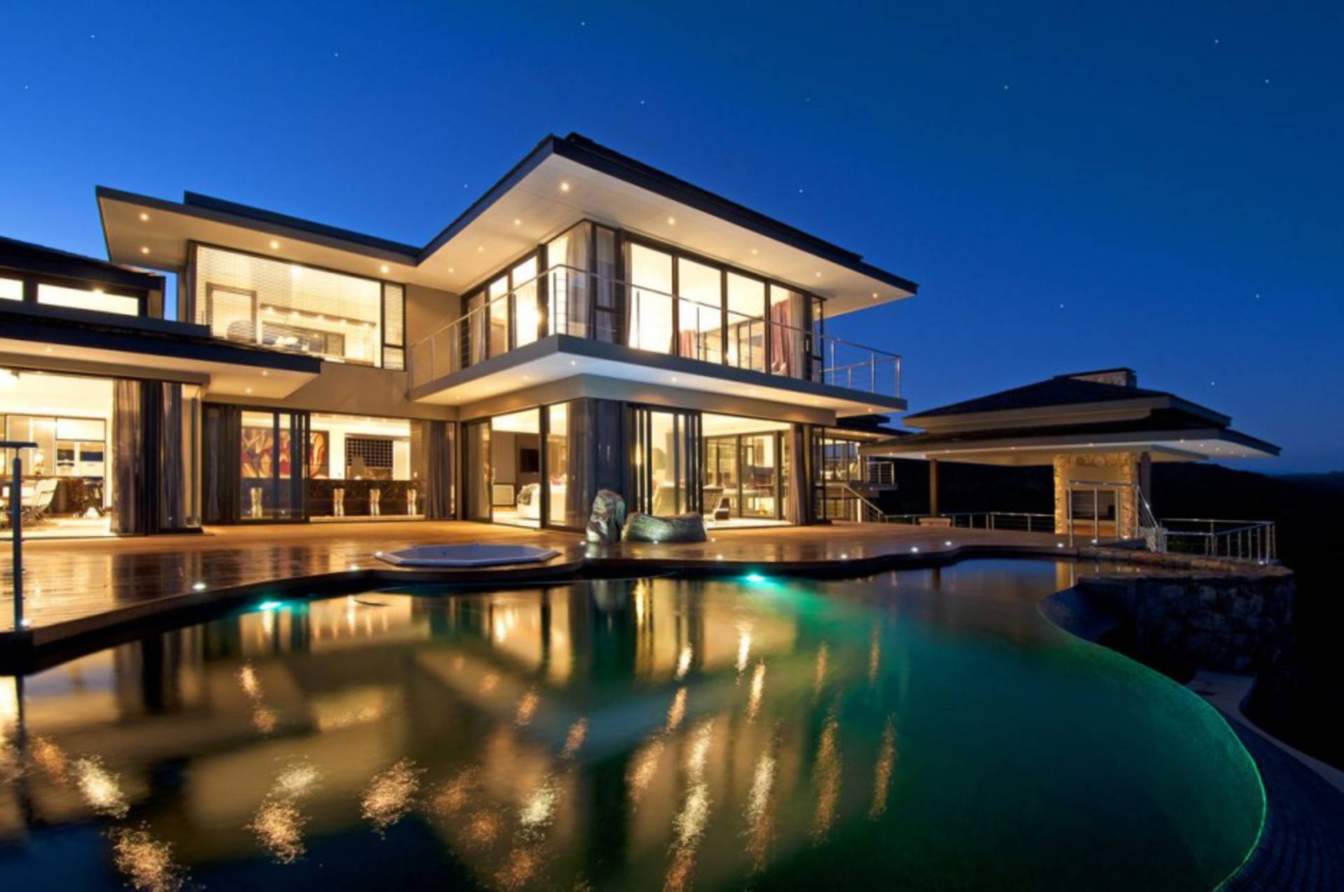 Крутой дом картинка. Особняки лакшери миллиардеров в Лос Анджелесе. Манисон вилла Модерн. Шикарный дом.
