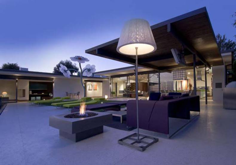 Stunning 9010 Hopen House in Los Angeles