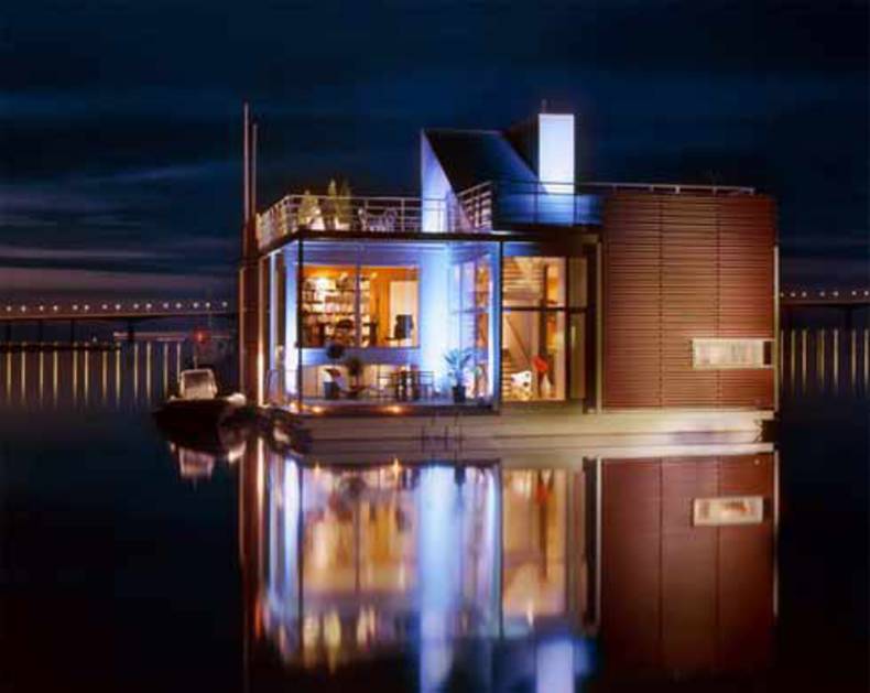 Modern Floating Villa by Staffan Strindberg
