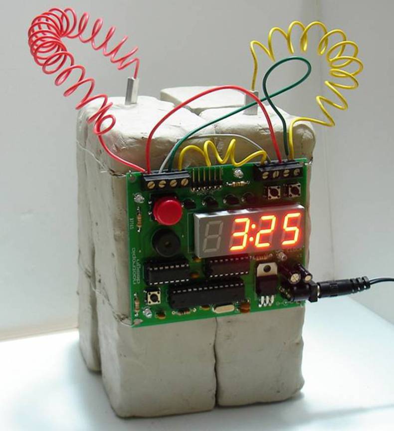 Defusable Clock for extreme lovers