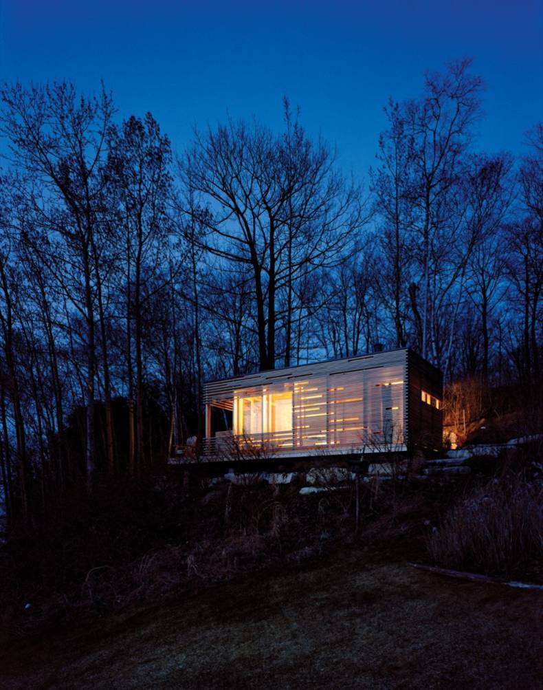Modest Sunset Cabin by Taylor Smyth Architects