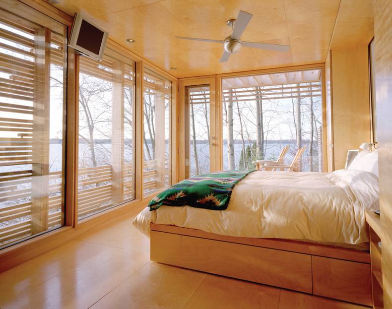 Modest Sunset Cabin by Taylor Smyth Architects