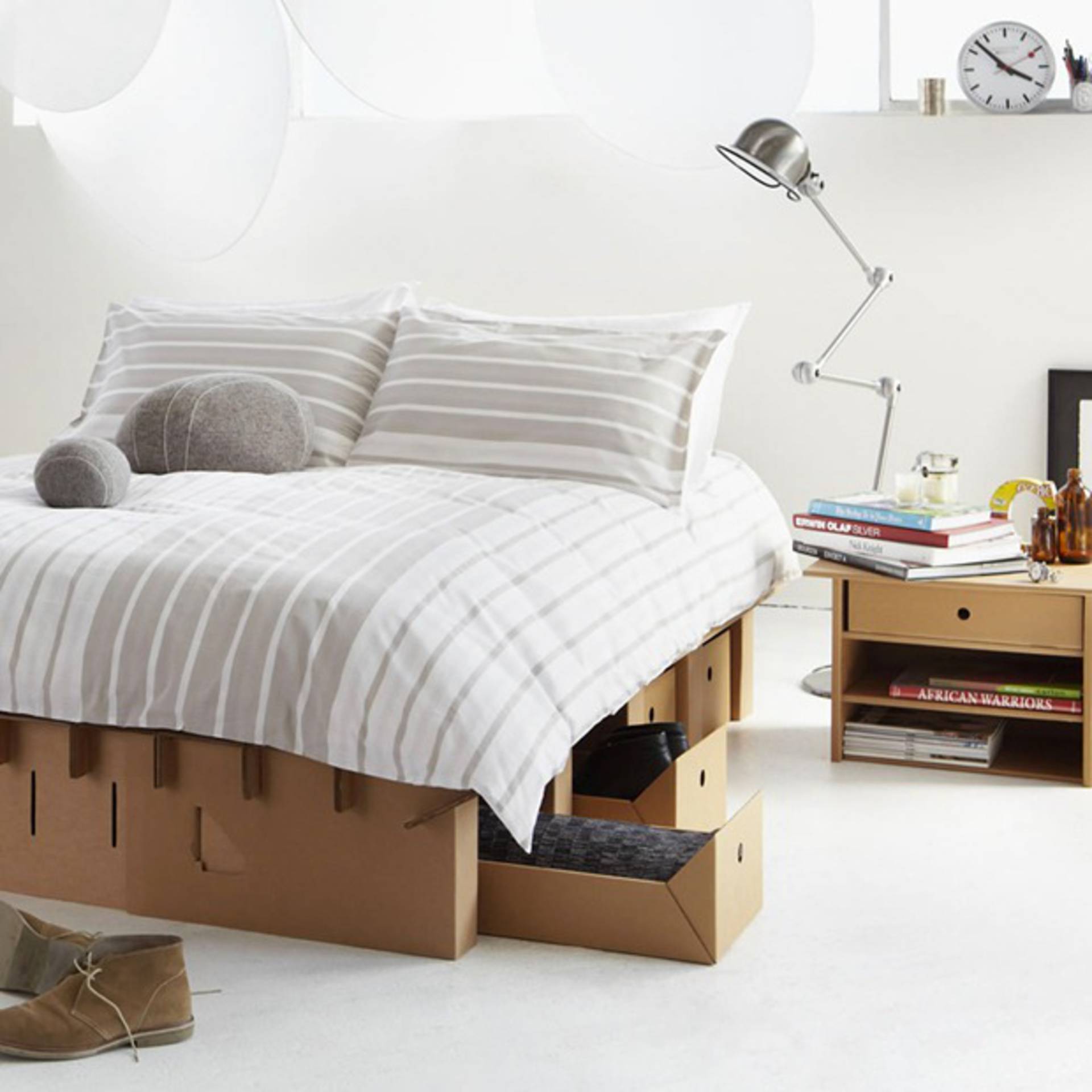 Дом сна мебель. Кровать из картона. Кровать из гофрокартона. Кровать складная картонная. Кровать из картонных коробок.