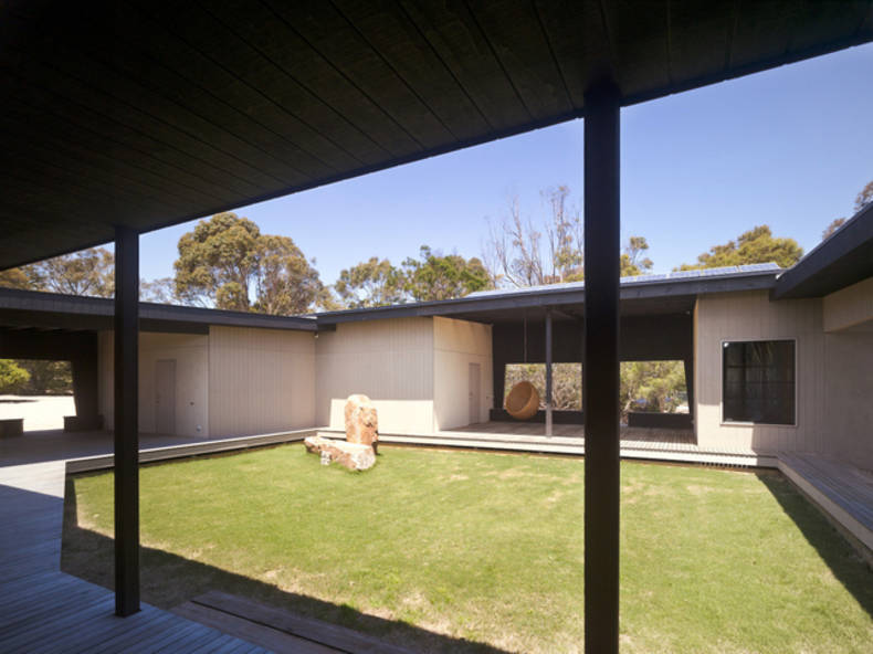 Somers Courtyard House by Rowan Opat Architects