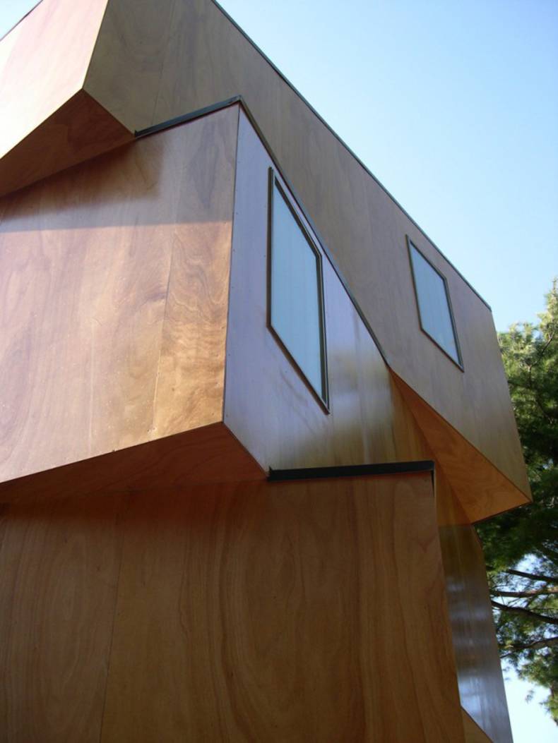 Compact Wooden XS House by UNI