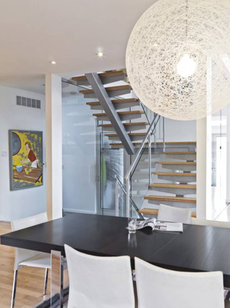 Modern and Traditional LightHouse in Ottawa by Linebox Studio