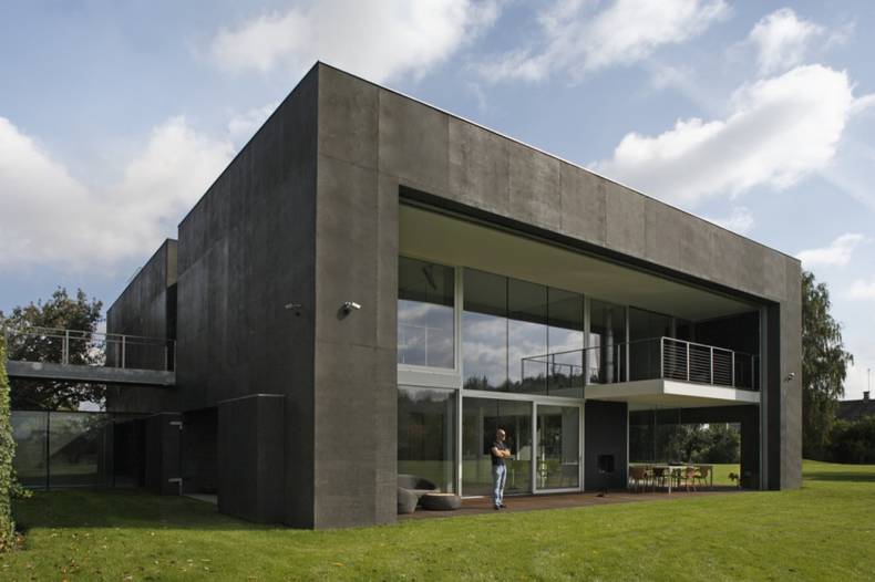 The Safe House in Poland by KWK Promes