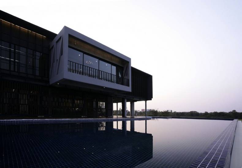 Modern Villa in Thailand by Supermachine Studio