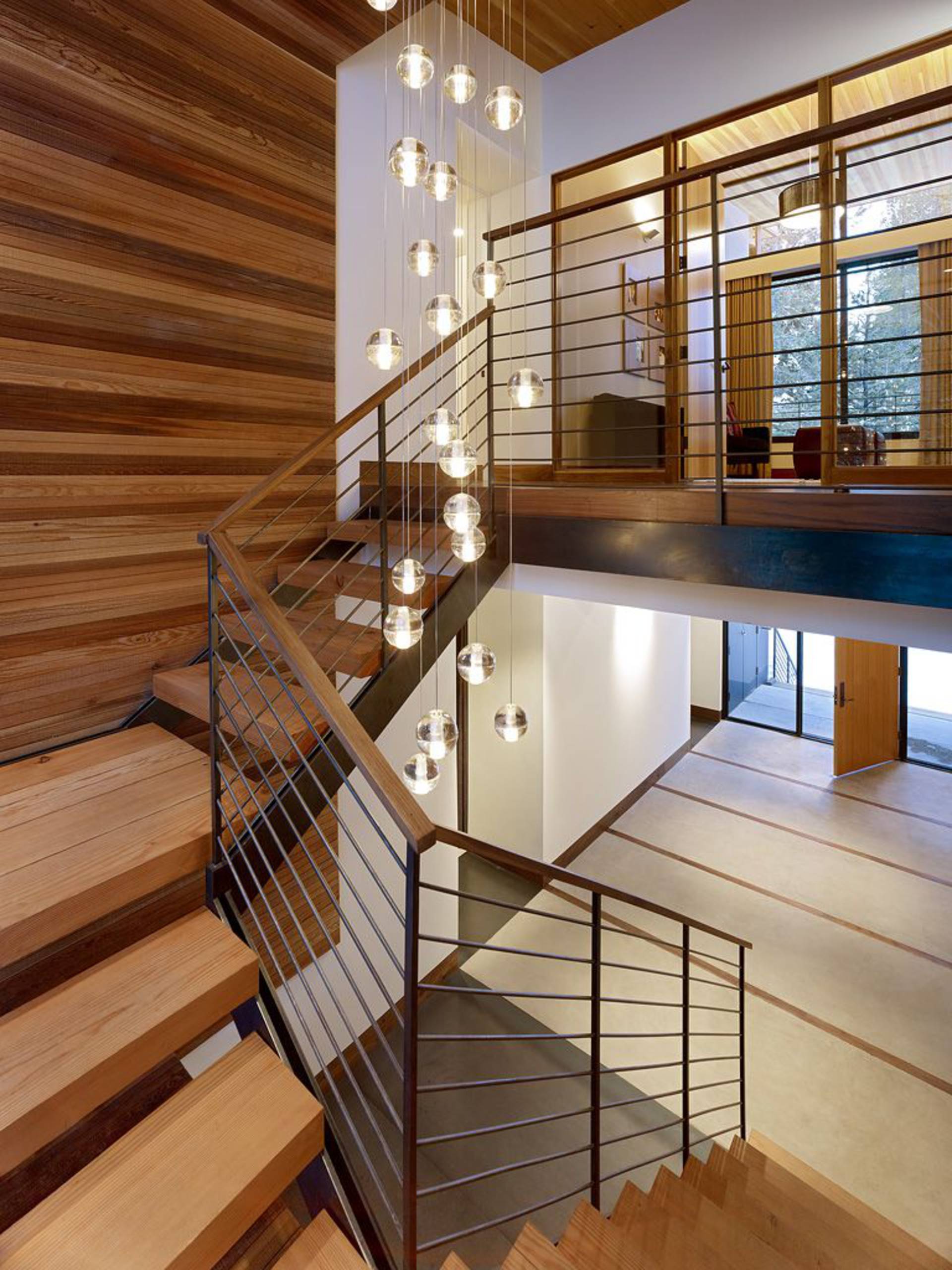 Второй свет на втором этаже. Современные лестницы. Современные деревянные перила. Современные ограждения для лестниц. Современная лестница в доме.