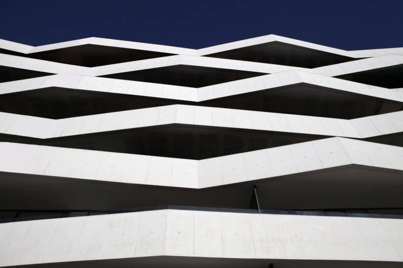 Geometric Apartment Building by dEMM Arquitectura