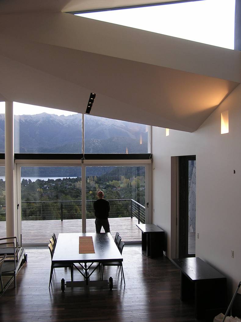 Beautiful Mountain House by Alric Galindez Architects