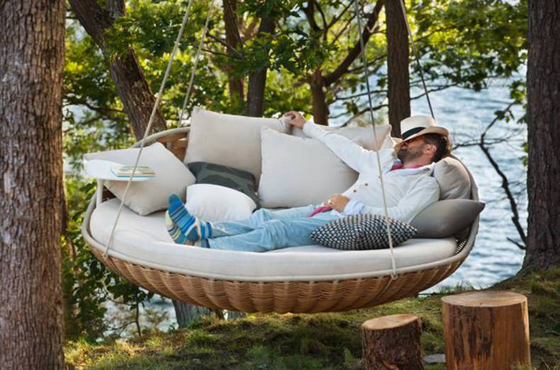 Swingrest Lounger for Hanging it Indoors and Outdoors: by Dedon