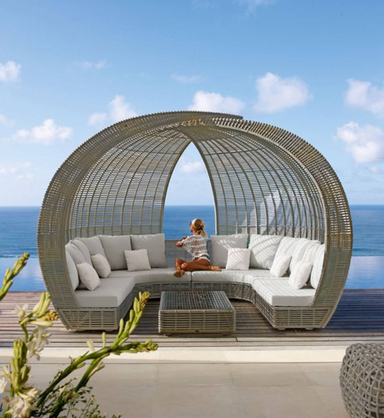 Series of Luxury Outdoor Furniture by Skyline Design - Home Reviews